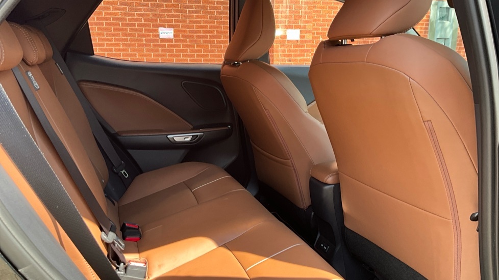Lexus LBX 1.5 Vvt-ie Premium Yellow #9