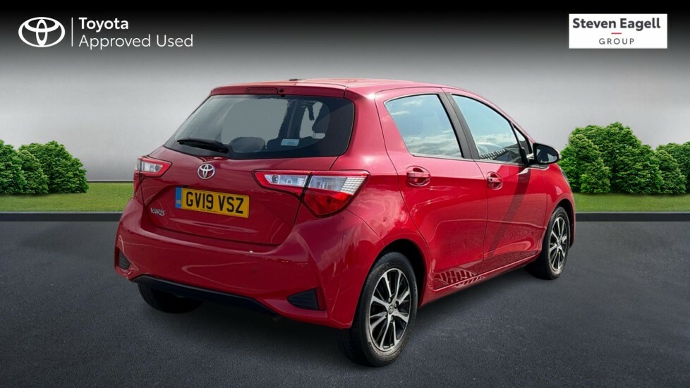 Toyota Yaris 1.5 Vvt-i Icon Tech Cvt Euro 6 Red #2