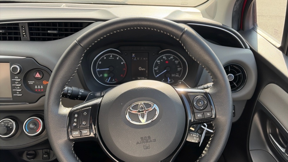 Toyota Yaris Icon Tech Brown #7