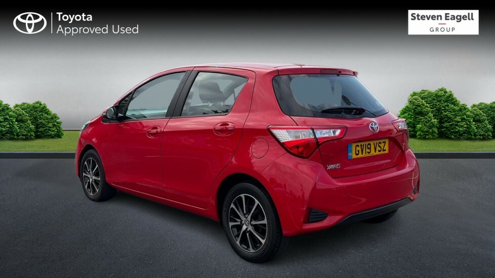 Toyota Yaris 1.5 Vvt-i Icon Tech Cvt Euro 6 Red #4