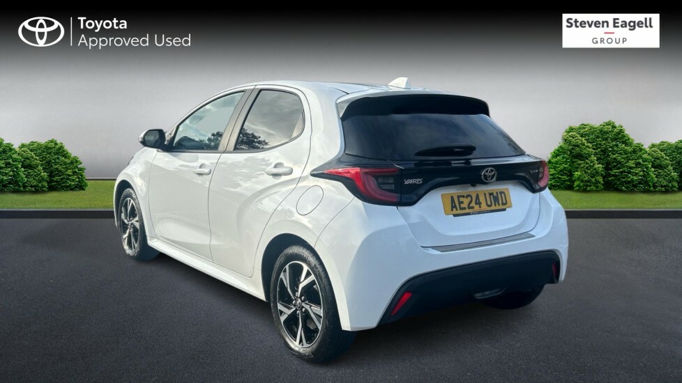 Toyota Yaris 1.5 Vvt-h Design E-cvt Euro 6 Ss White #4