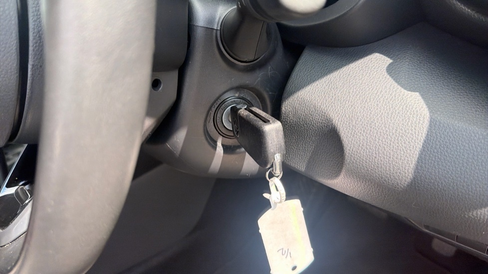 Toyota Yaris Excel #16