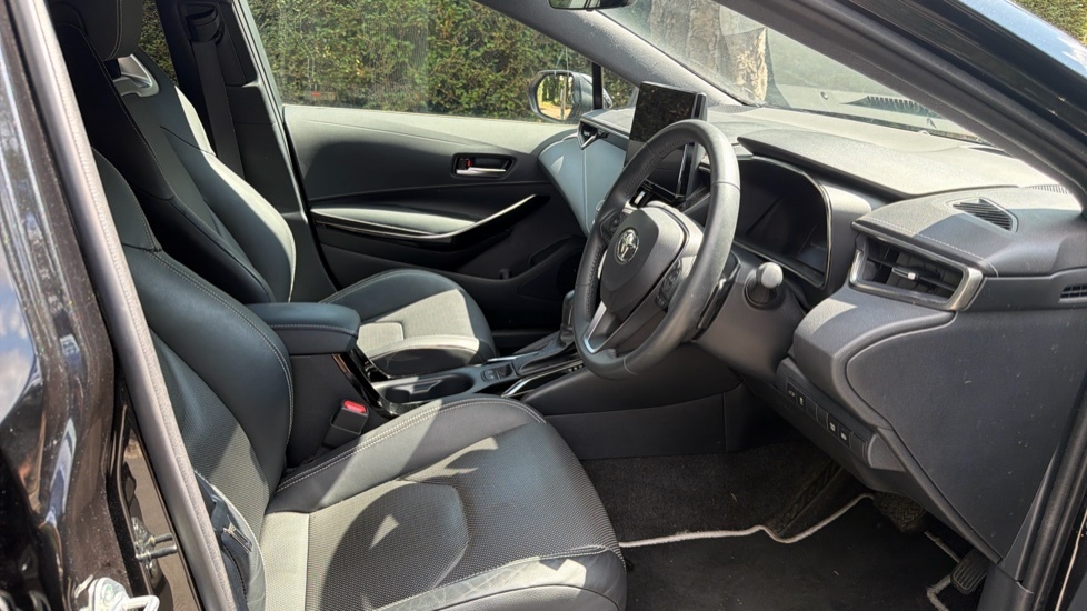 Toyota Corolla Corolla Excel Hev Cvt Red #12
