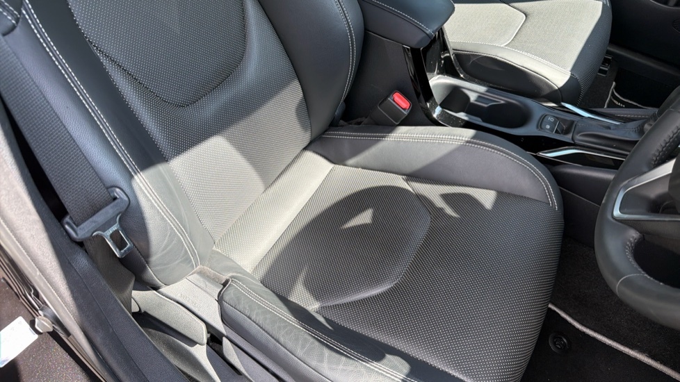 Toyota Corolla Corolla Excel Hev Cvt Red #17