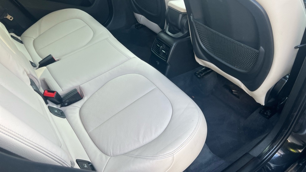 BMW X1 Sport White #8