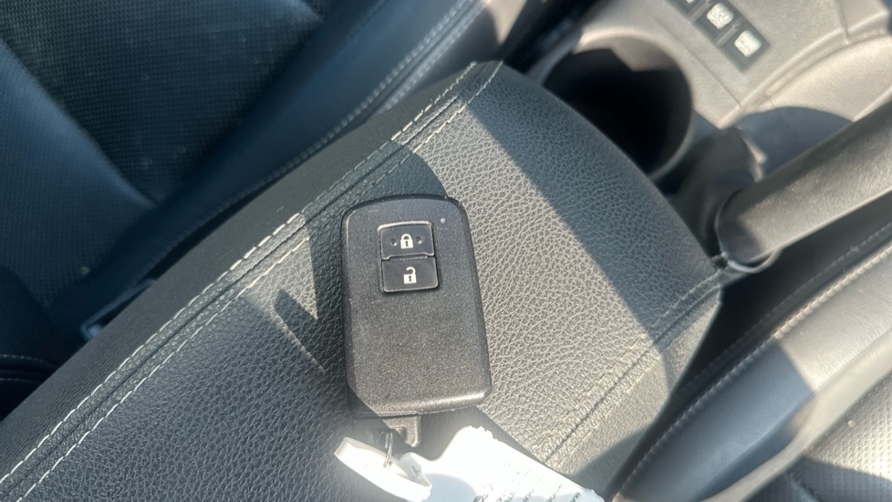 Toyota Auris Red #28