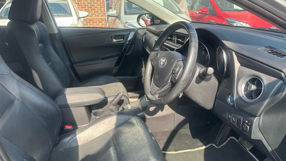 Toyota Auris Red #12