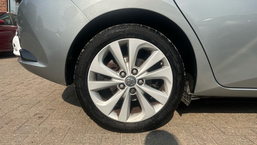 Toyota Auris Red #25