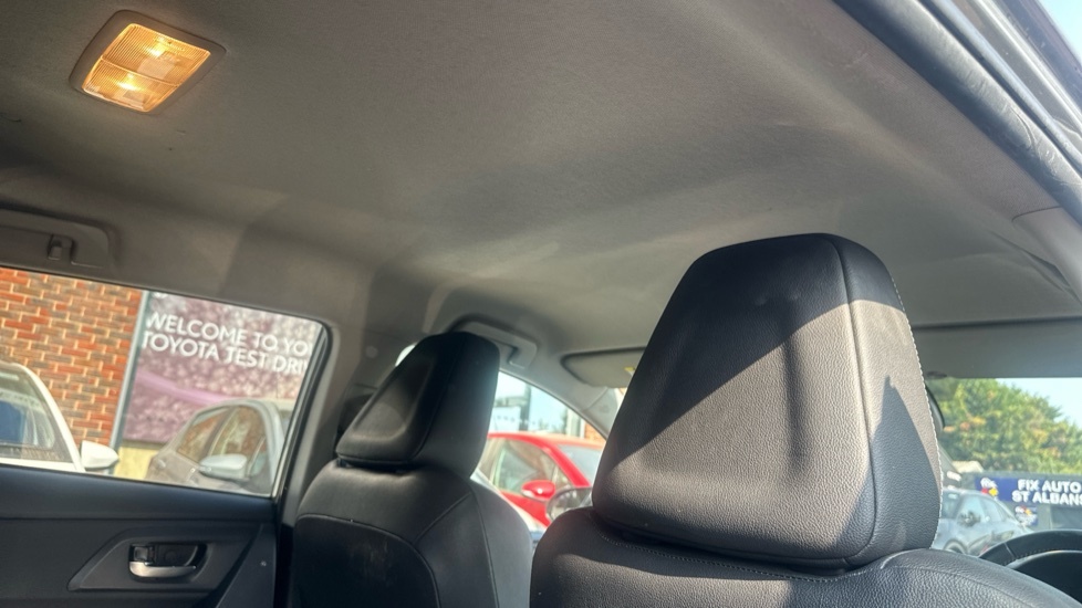 Toyota Auris Red #19