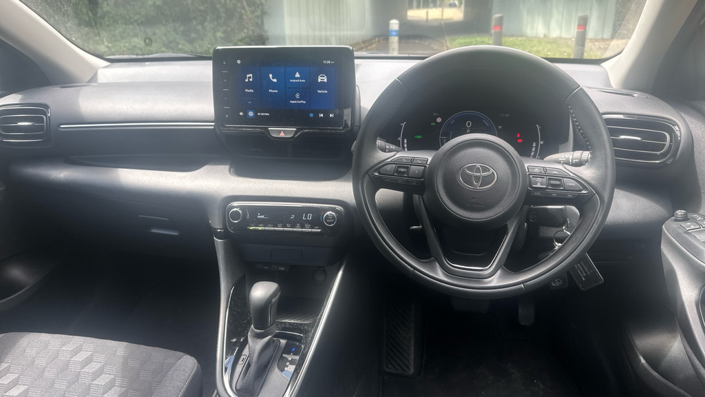 Toyota Yaris 1.5 Vvt-h Design E-cvt Euro 6 Ss White #6