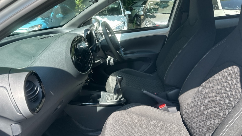 Toyota Aygo X 1.0 Vvt-i Edge Euro 6 Ss White #5