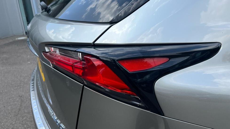 Lexus NX 300H 2.5 Luxury Cvt Nav White #21