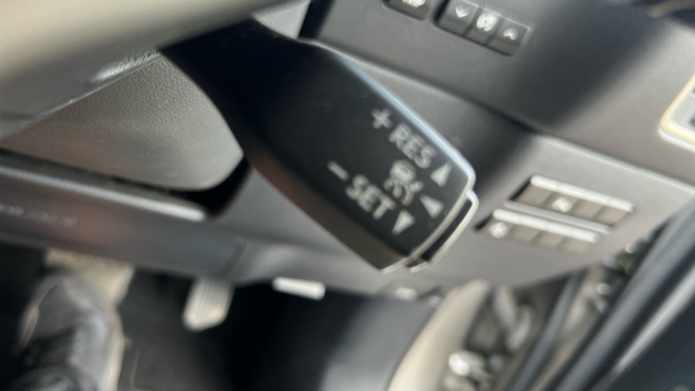 Lexus NX 300H 2.5 Luxury Cvt Nav White #44