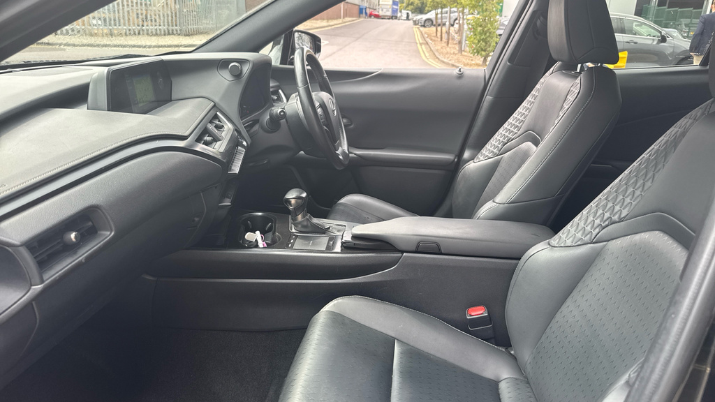 Lexus UX 2.0 250H Premium Sport Edition Suv Hybr Black #6