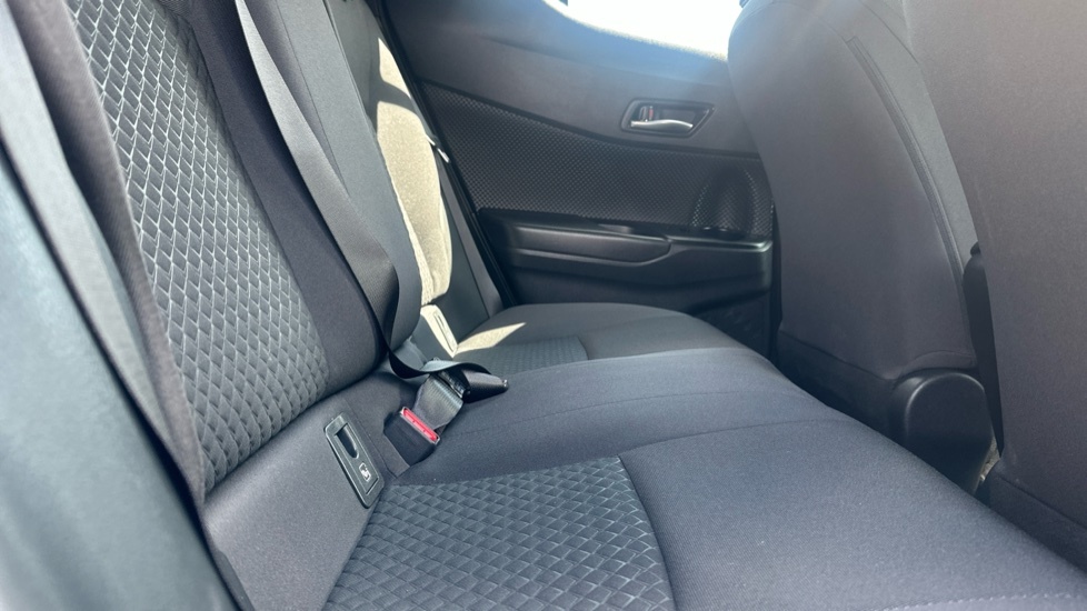 Toyota C-Hr Excel White #8