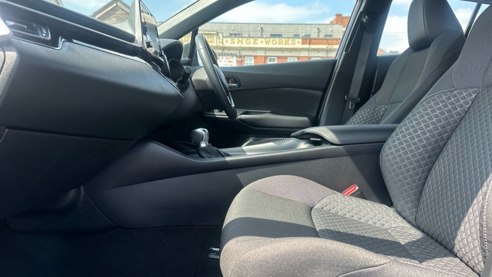 Toyota C-Hr Excel White #5
