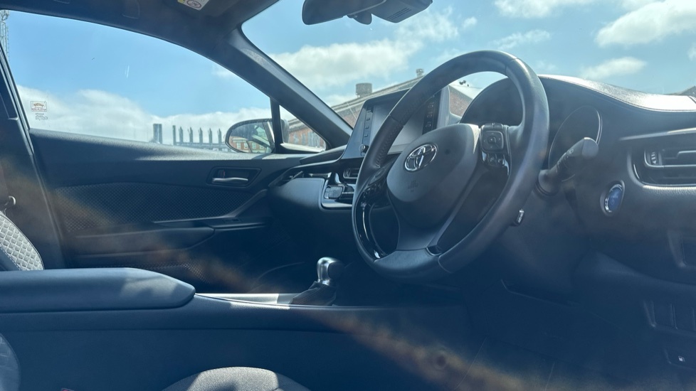 Toyota C-Hr Excel White #12