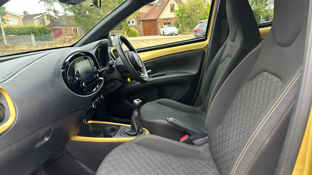 Toyota Aygo X 1.0 Vvt-i Edge Euro 6 Ss Gold #5