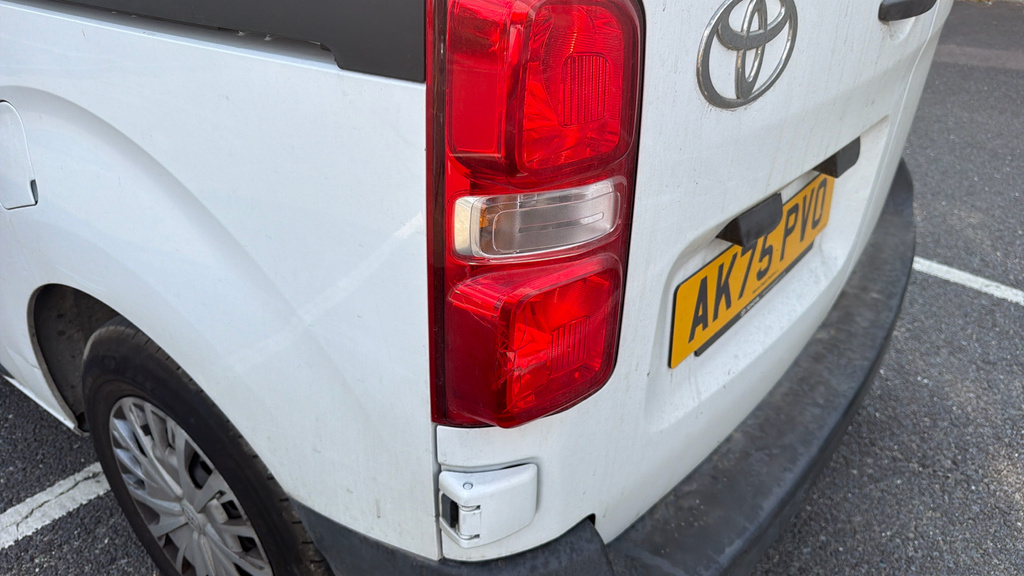 Toyota PROACE 1.5D Icon Medium Panel Van Mwb Euro 6 Ss 6Dr White #35
