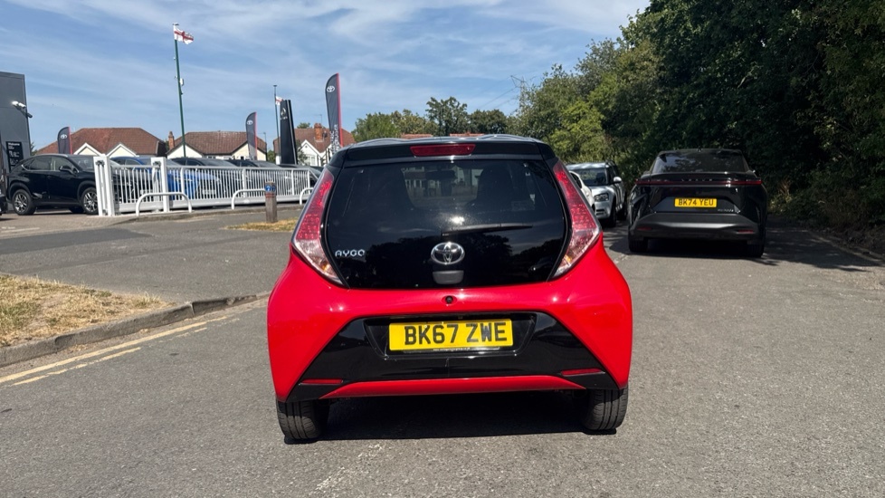 Toyota Aygo Hatchback 1.0 White #26
