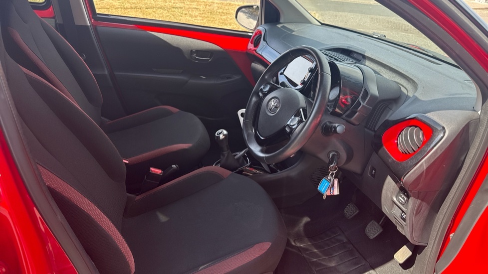 Toyota Aygo Hatchback 1.0 White #12