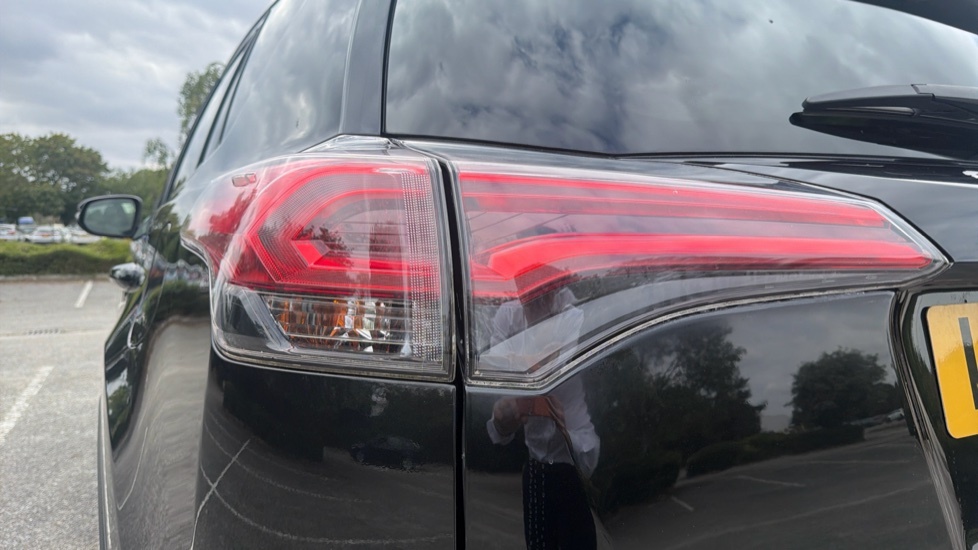 Toyota Rav 4 Suv White #21