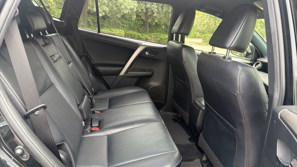 Toyota Rav 4 Suv White #8