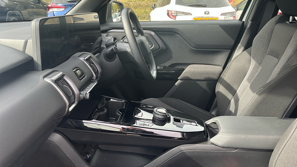 Toyota Urban Cruiser 61Kwh Design Suv 174 Ps Silver #5