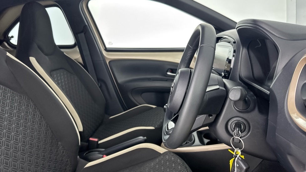 Toyota Aygo X Pure Automatic White #12
