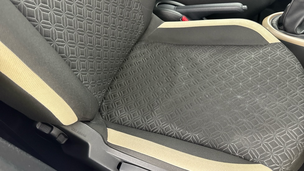 Toyota Aygo X Pure Automatic White #17