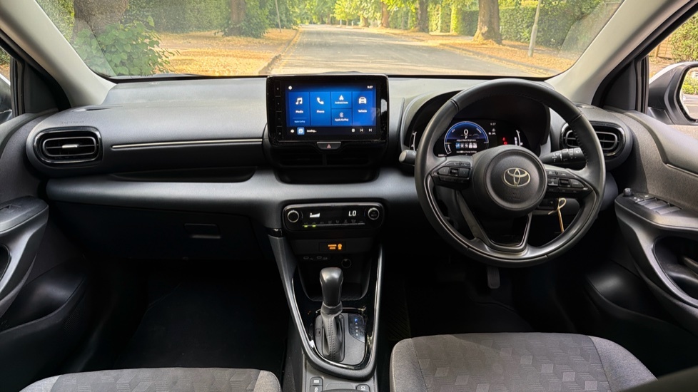 Toyota Yaris 1.5 Vvt-h Design E-cvt Euro 6 Ss White #6