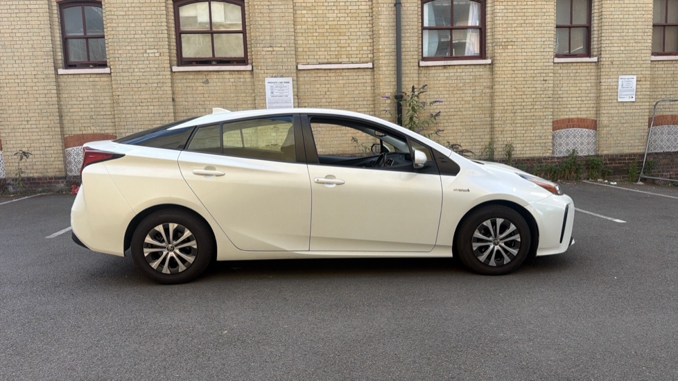 Toyota Prius Prius Excel Phev Cvt White #23