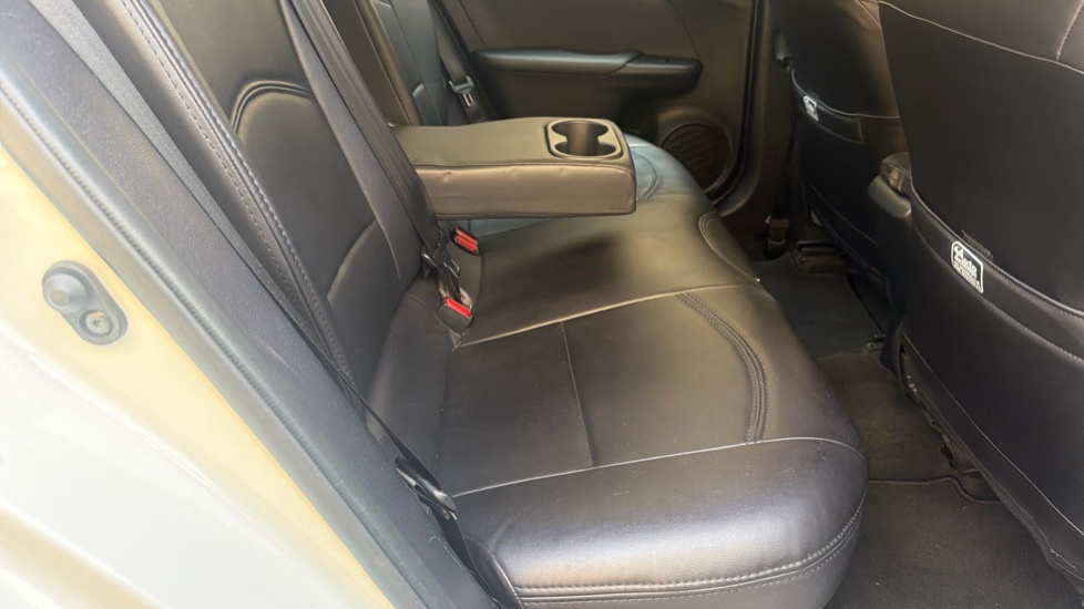 Toyota Prius Prius Excel Phev Cvt White #8