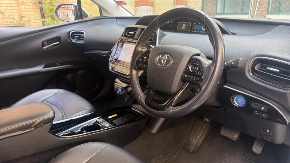 Toyota Prius Prius Excel Phev Cvt White #12