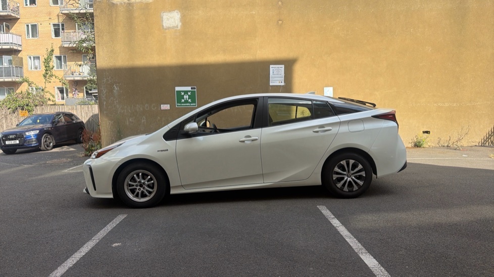 Toyota Prius Prius Excel Phev Cvt White #24
