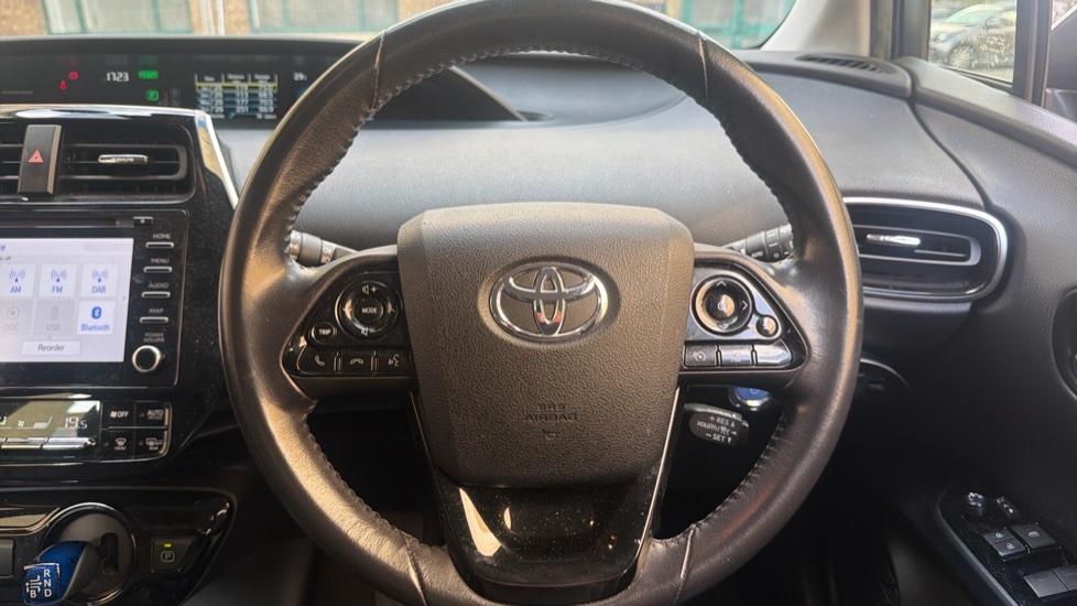 Toyota Prius Prius Excel Phev Cvt White #10