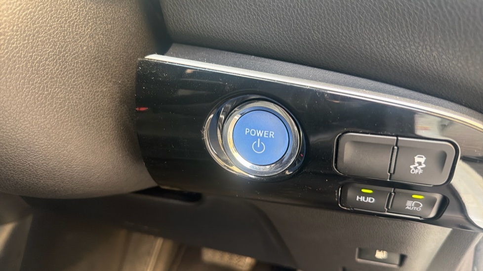 Toyota Prius Prius Excel Phev Cvt White #16