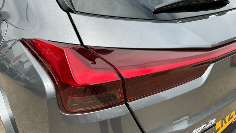Lexus UX 250H 2.0 Premium Sport Edition E-cvt White #22