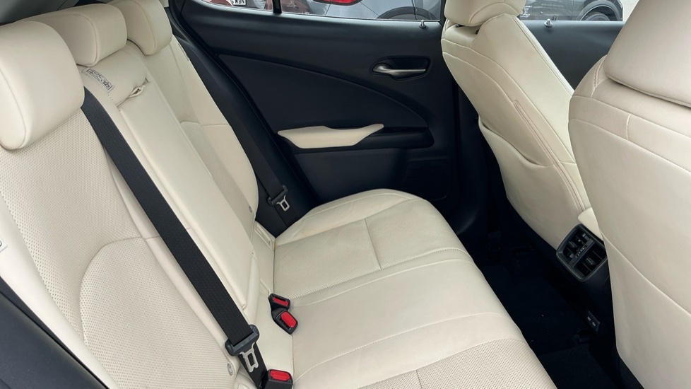 Lexus UX 250H 2.0 Premium Sport Edition E-cvt White #9