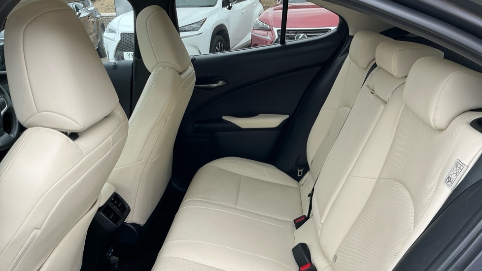 Lexus UX 250H 2.0 Premium Sport Edition E-cvt White #16