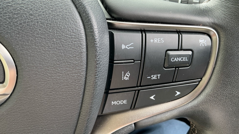 Lexus UX 250H 2.0 Premium Sport Edition E-cvt White #41