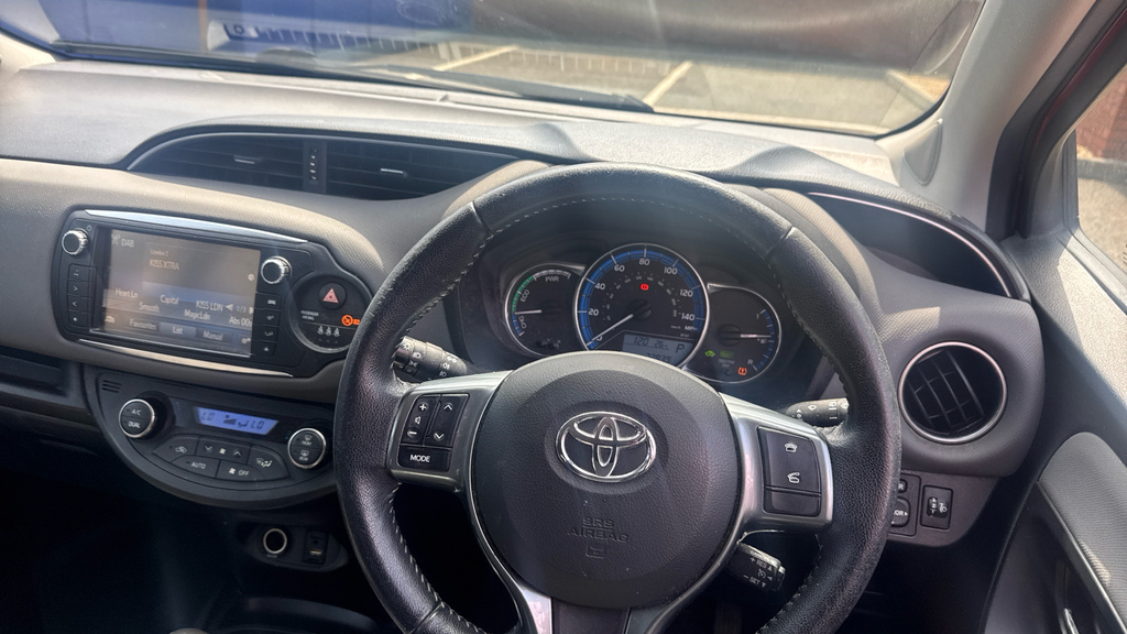 Toyota Yaris 1L Active Red #7