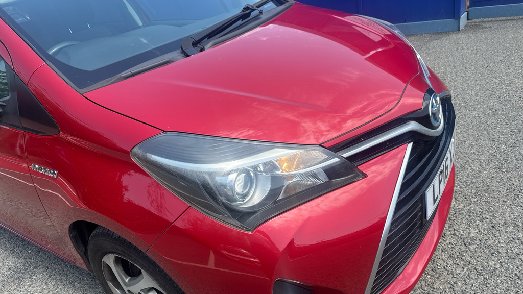 Toyota Yaris 1L Active Red #20