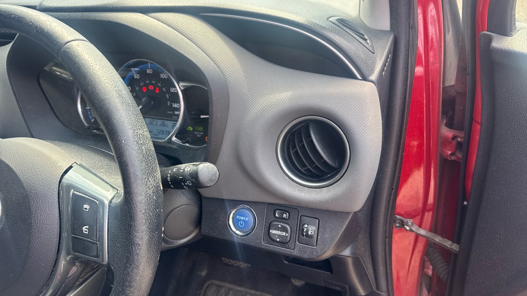 Toyota Yaris 1L Active Red #16