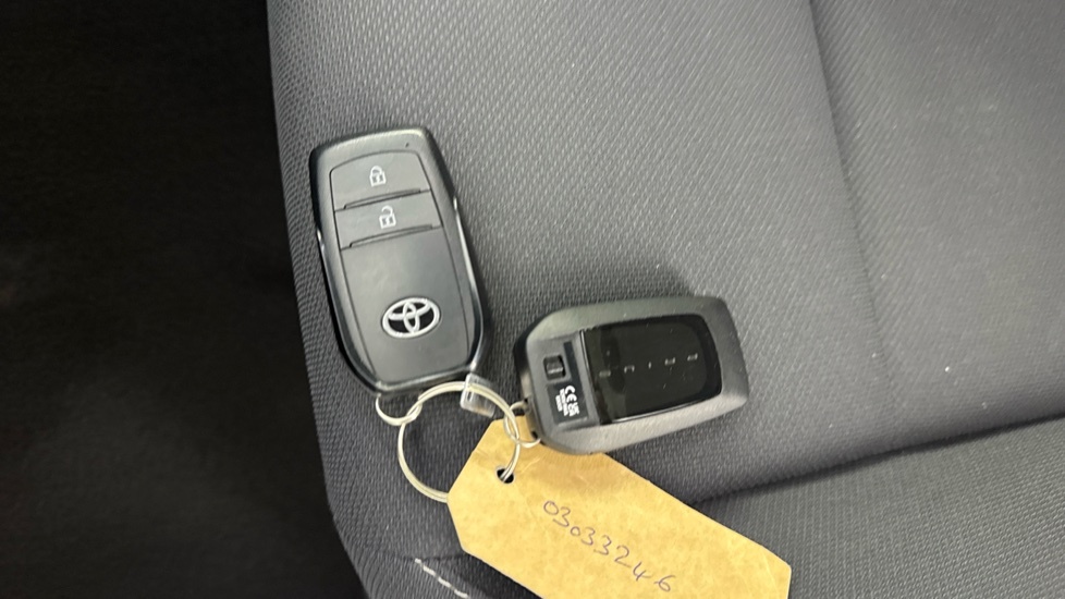 Toyota Prius 2.0 Phev Excel Cvt  #27