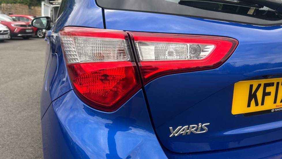 Toyota Yaris Vvt-h Excel Hatchback Blue #21