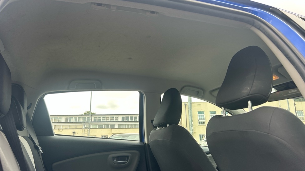 Toyota Yaris Vvt-h Excel Hatchback Blue #19