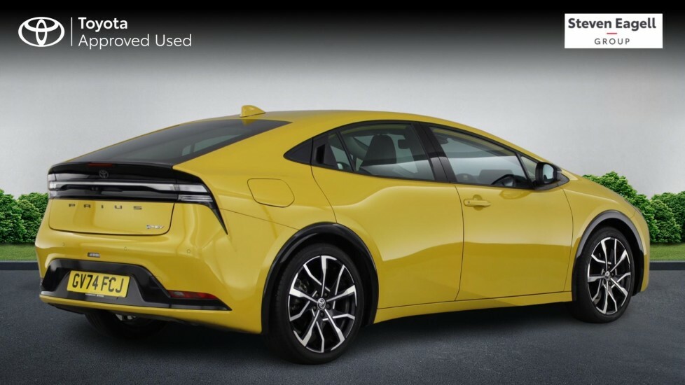Toyota Prius 2.0 13.6Kwh Excel Hatchback Plug-in Hyb Yellow #2