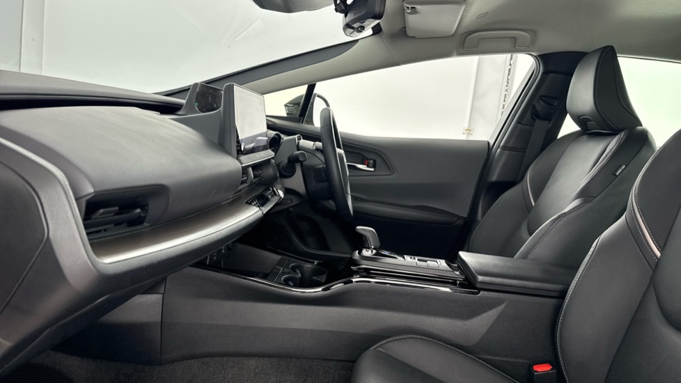 Toyota Prius 2.0 Phev Excel Cvt White #10