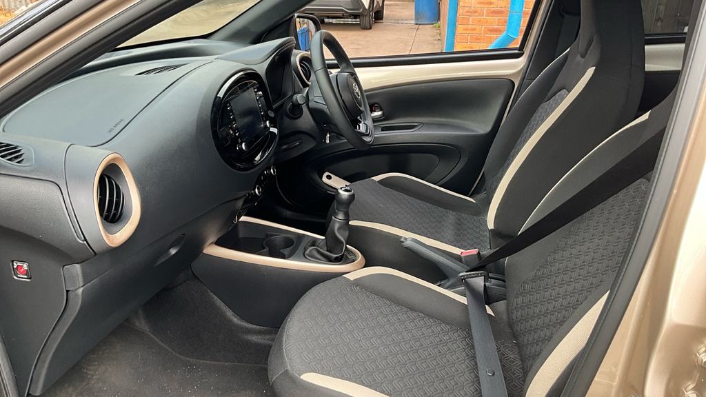 Toyota Aygo X 1.0 Vvt-i Edge Euro 6 Ss Beige #5